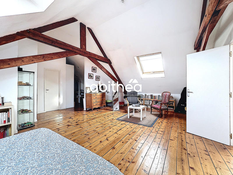 Maison - 290 m² - 9 pièces