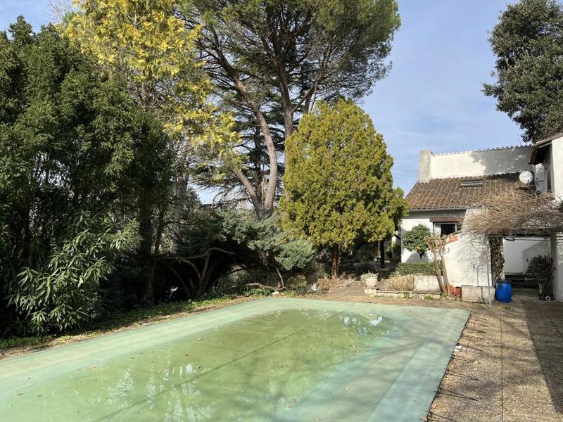 Propriété - 220 m² - 10 pièces