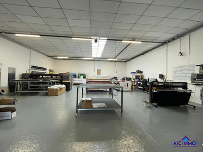 Fonds de commerce - 244 m²