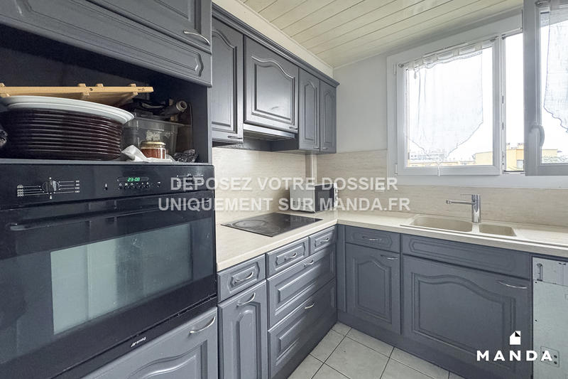 Chambre - 9 m² - 5 pièces