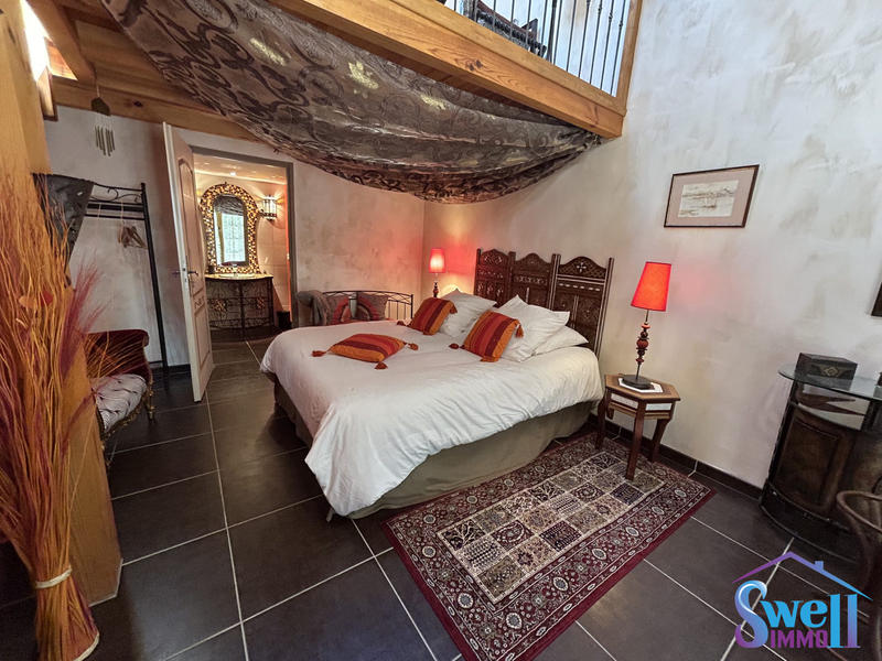 Maison traditionnelle - 282 m² - 14 pièces