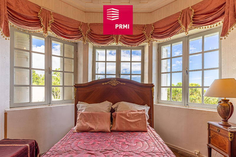 Maison - 400 m² - 8 pièces