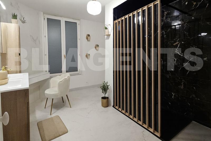 Maison - 200 m² - 6 pièces