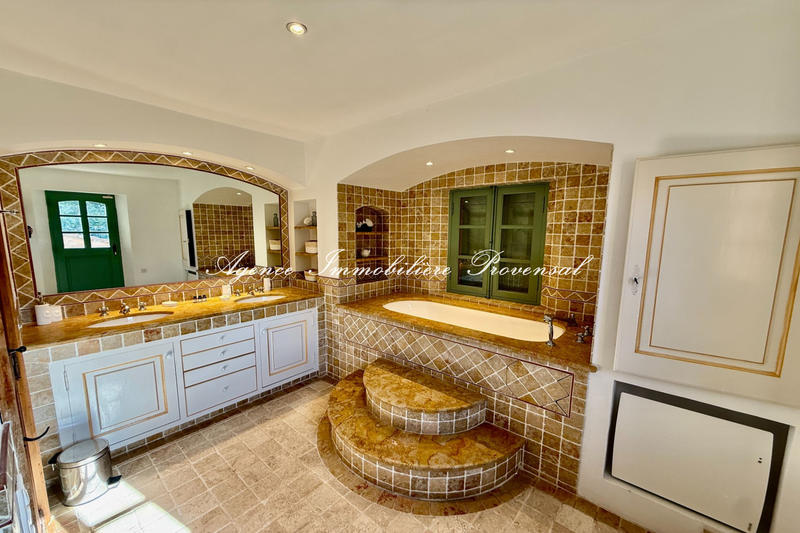 Villa - 300 m² - 8 pièces