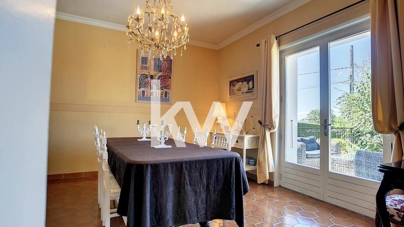 Maison - 225 m² - 6 pièces