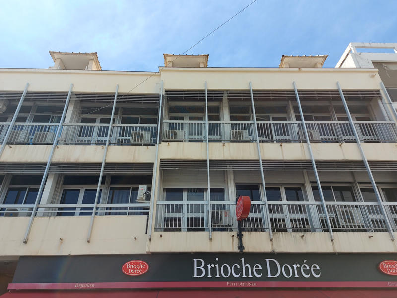 Local commercial - 150 m² - 4 pièces