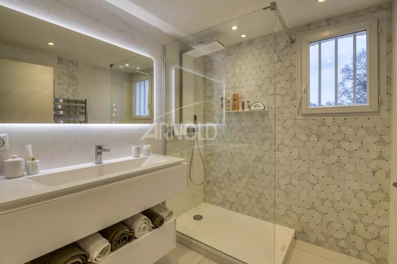 Maison - 191 m² - 8 pièces