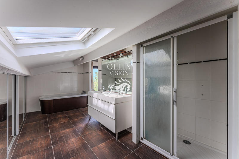 Villa - 240 m² - 9 pièces