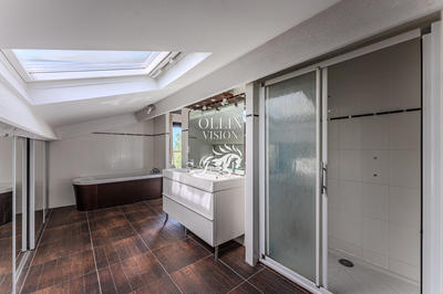 Villa - 240 m² - 9 pièces