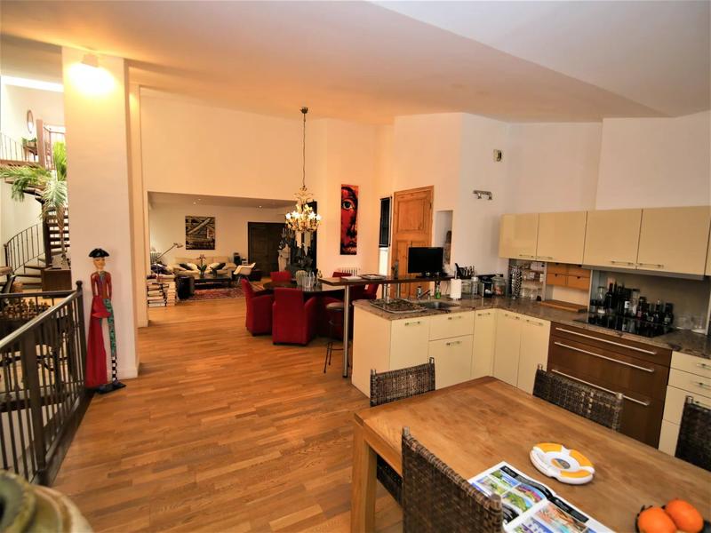 Appartement - 213 m² - 4 pièces