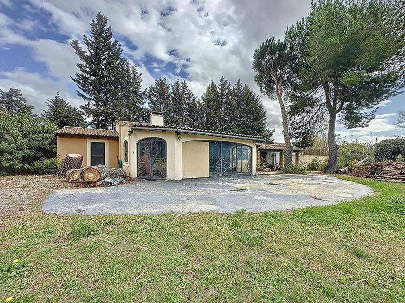 Maison - 240 m² - 7 pièces