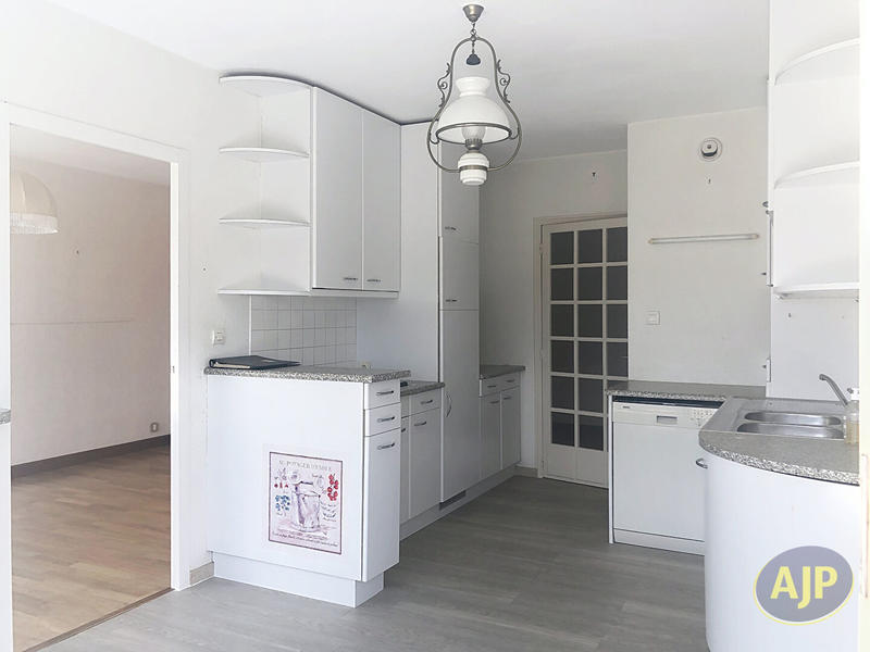 Appartement - 144 m² - 5 pièces