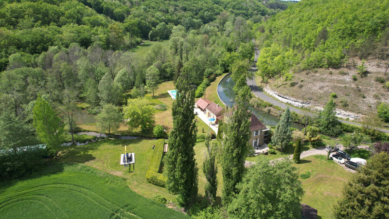 Maison - 279 m² - 9 pièces