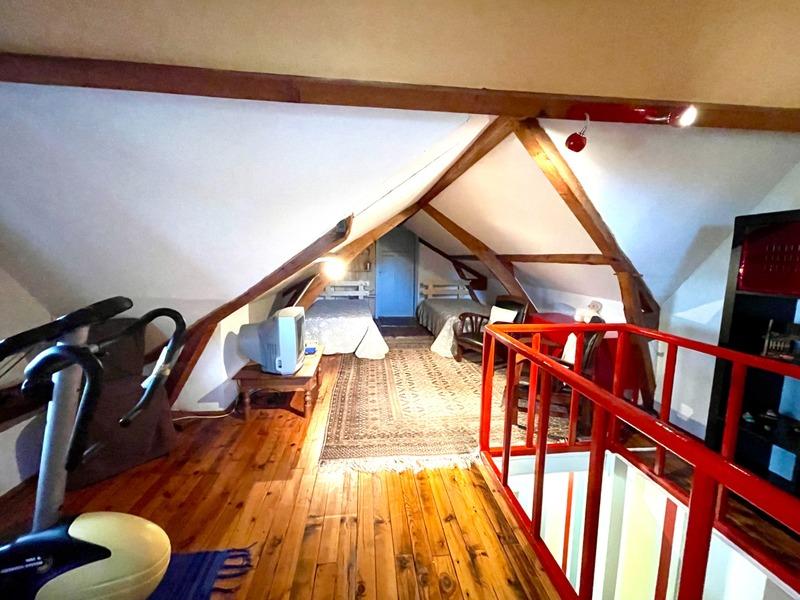 Maison - 225 m² - 9 pièces