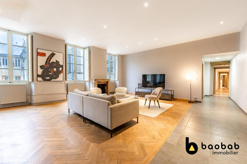 Appartement - 140 m² - 5 pièces