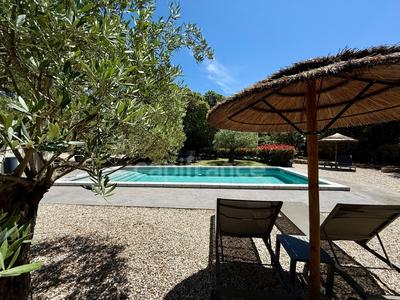 Maison - 235 m² - 8 pièces