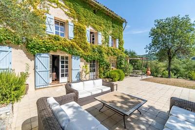 Propriété - 200 m² - 6 pièces