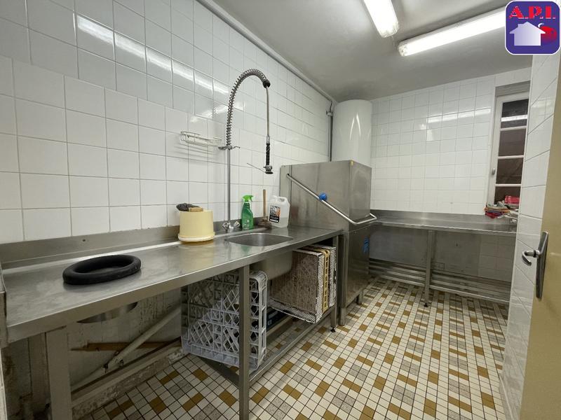 Propriété - 1 252 m² - 38 pièces