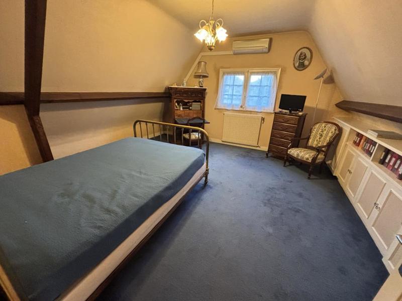 Maison - 220 m² - 9 pièces