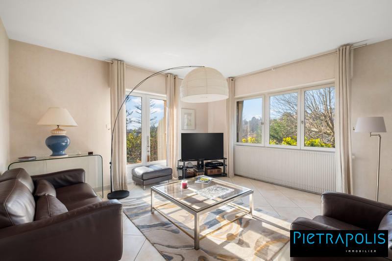 Maison - 220 m² - 5 pièces