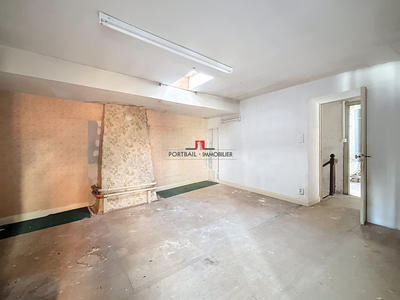 Maison - 240 m² - 8 pièces