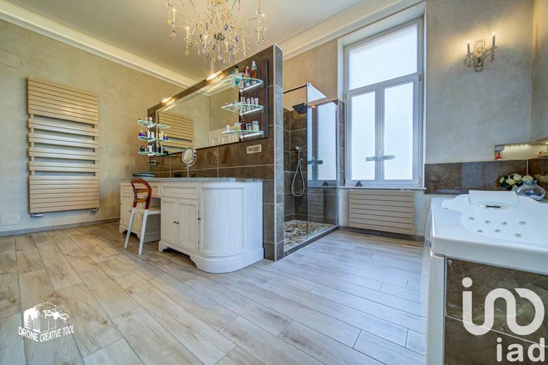 Maison - 365 m² - 10 pièces