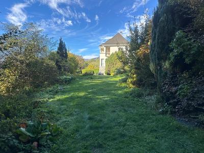 Maison - 297 m² - 11 pièces