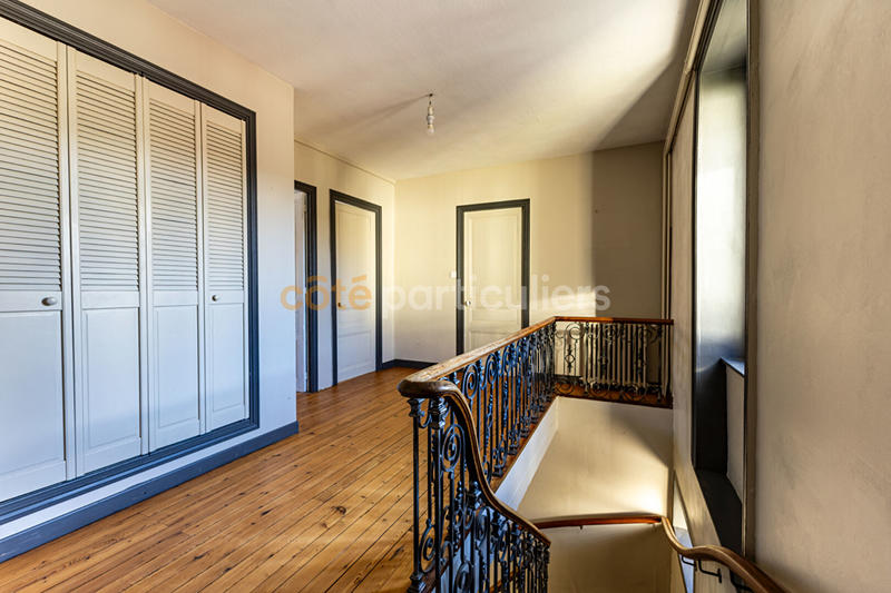 Maison - 360 m² - 10 pièces