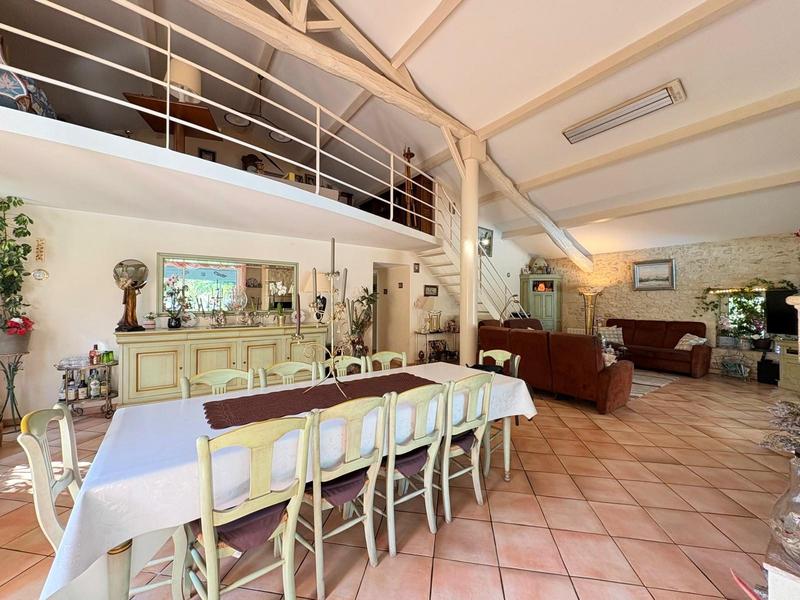 Maison - 326 m² - 10 pièces