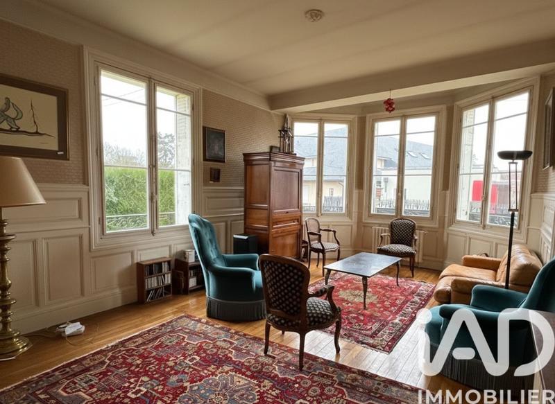 Maison - 182 m² - 9 pièces