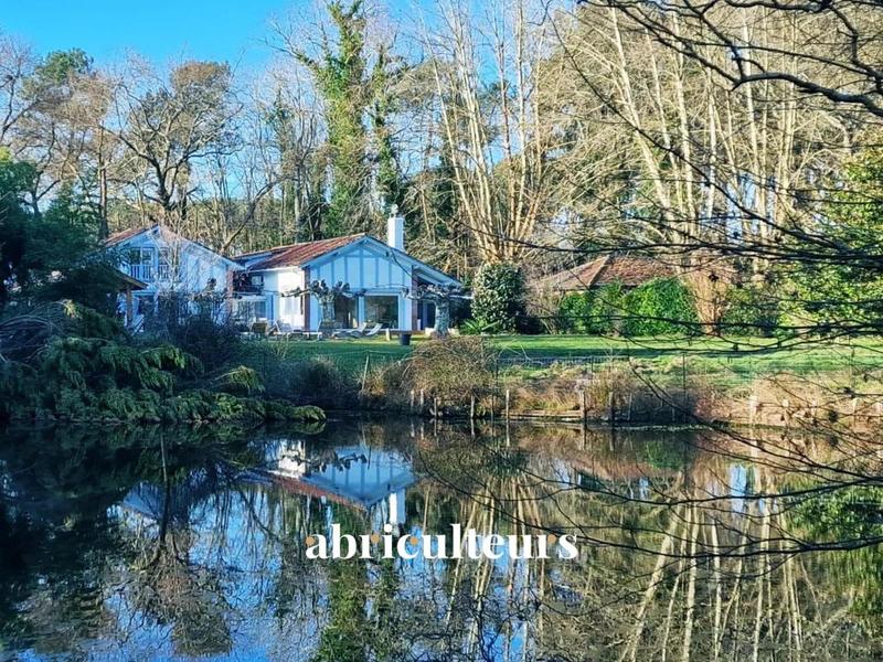 Maison ancienne - 295 m² - 10 pièces