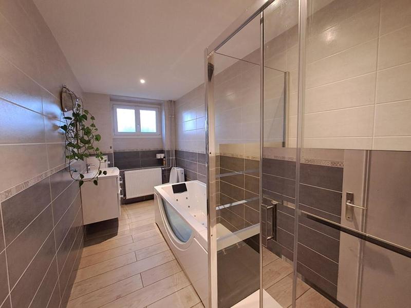 Maison - 263 m² - 12 pièces