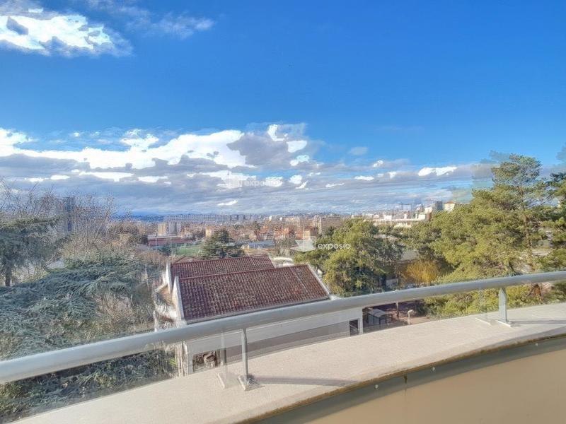 Appartement - 90 m² - 4 pièces