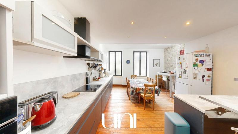 Propriété - 326 m² - 12 pièces