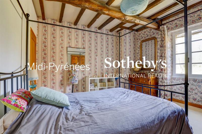 Maison - 440 m² - 12 pièces