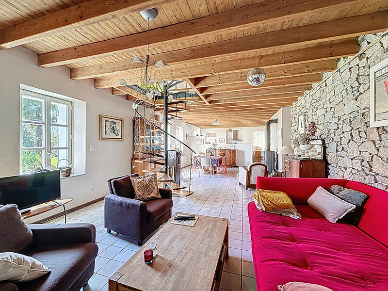 Maison - 180 m² - 9 pièces