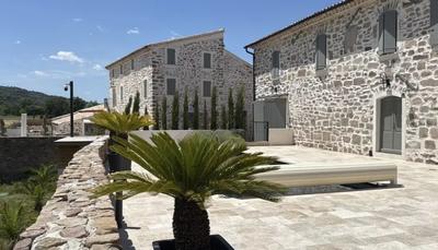 Mas - 800 m² - 15 pièces