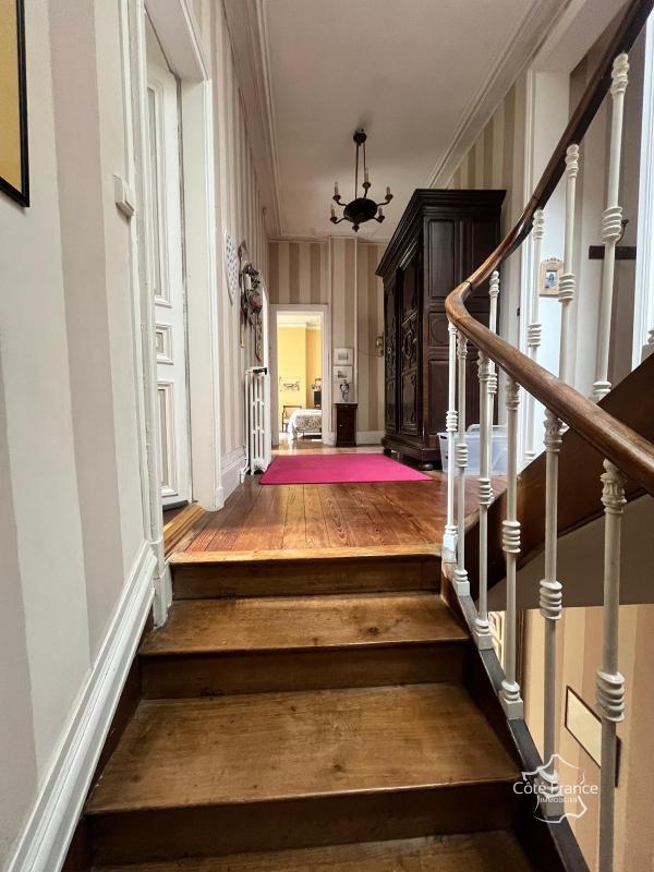 Propriété - 352 m² - 12 pièces