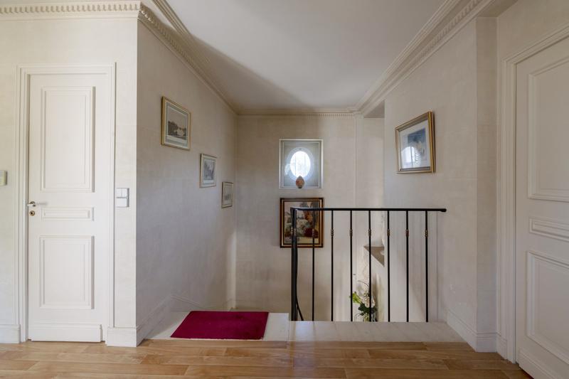 Maison - 224 m² - 7 pièces