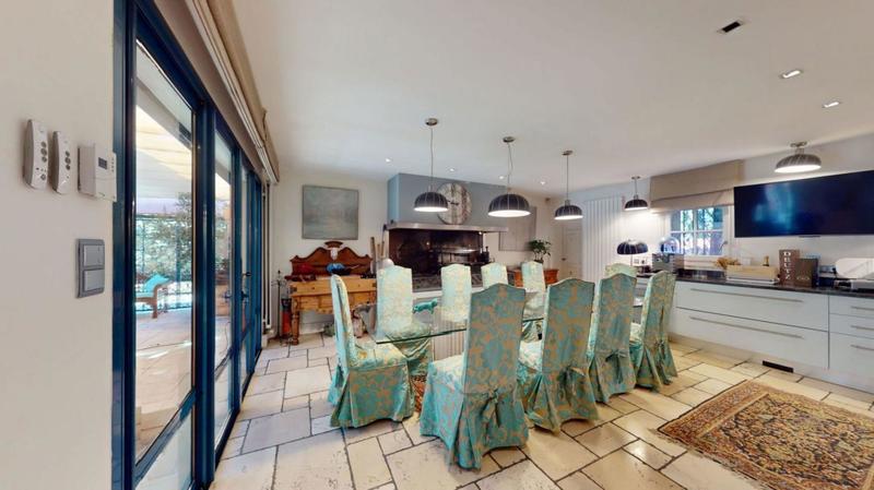 Propriété - 980 m²