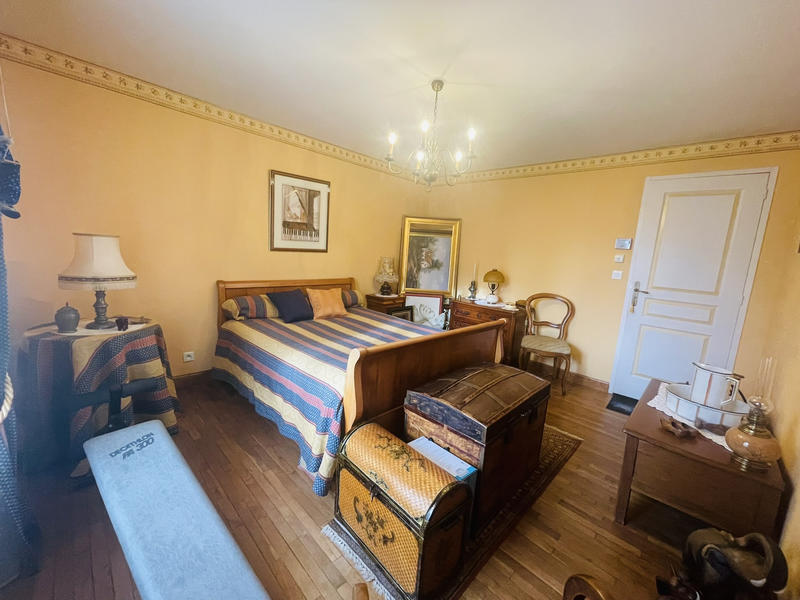 Maison - 267 m² - 7 pièces