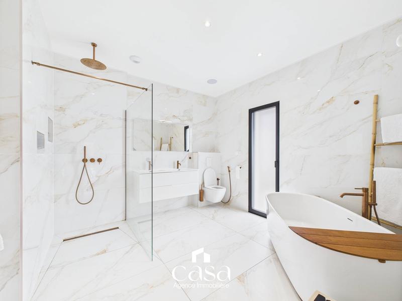 Maison - 203 m² - 7 pièces