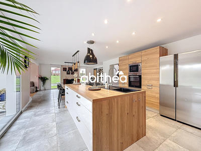 Maison - 181 m² - 8 pièces