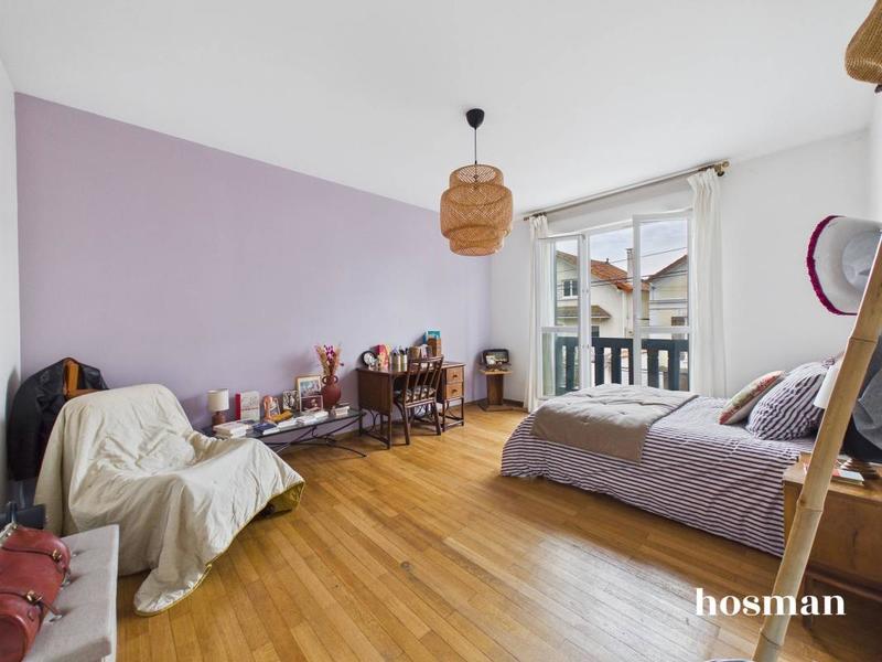 Maison - 225 m² - 7 pièces