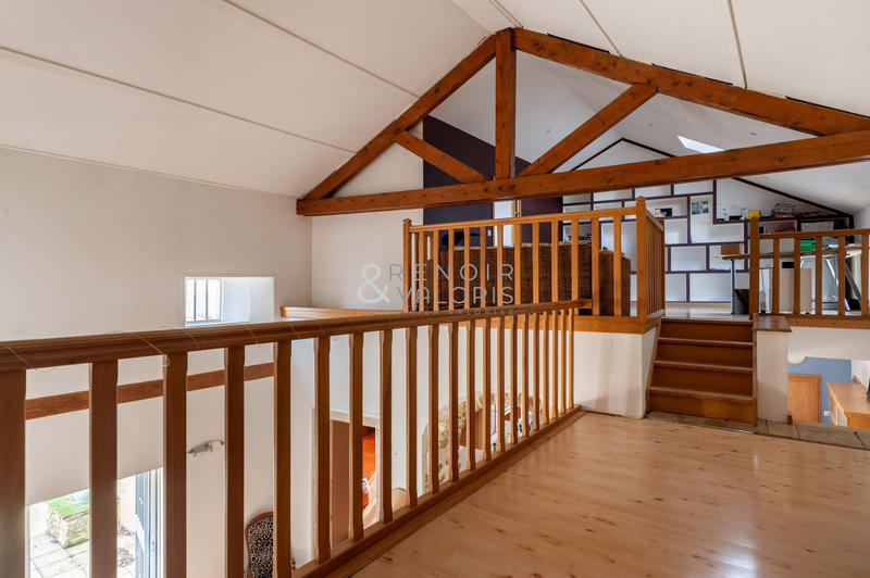 Maison - 270 m² - 10 pièces