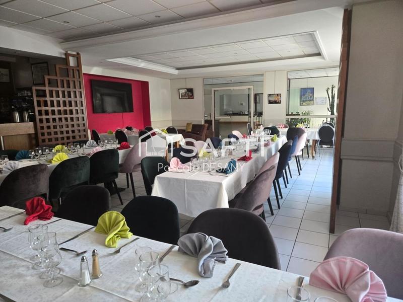 Local commercial - 1 600 m² - 35 pièces