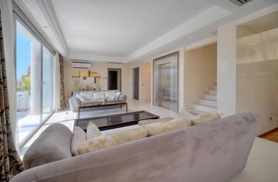 Appartement - 322 m² - 8 pièces