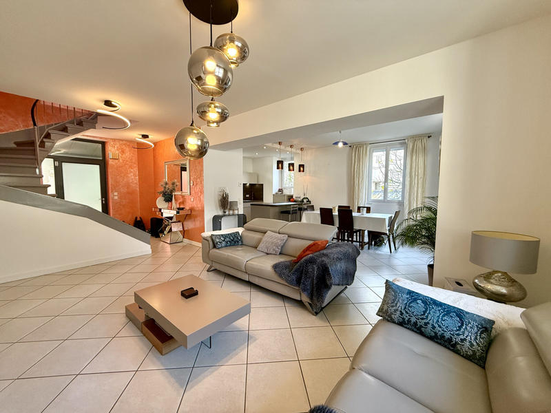 Villa - 238 m² - 8 pièces