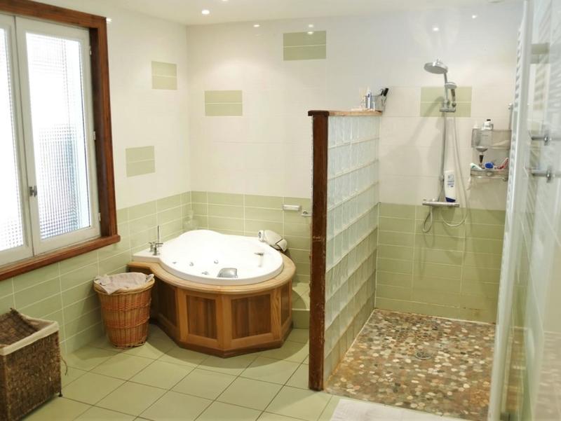 Maison - 303 m² - 11 pièces