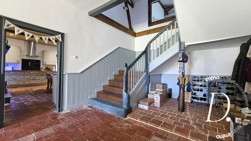 Maison - 334 m² - 6 pièces